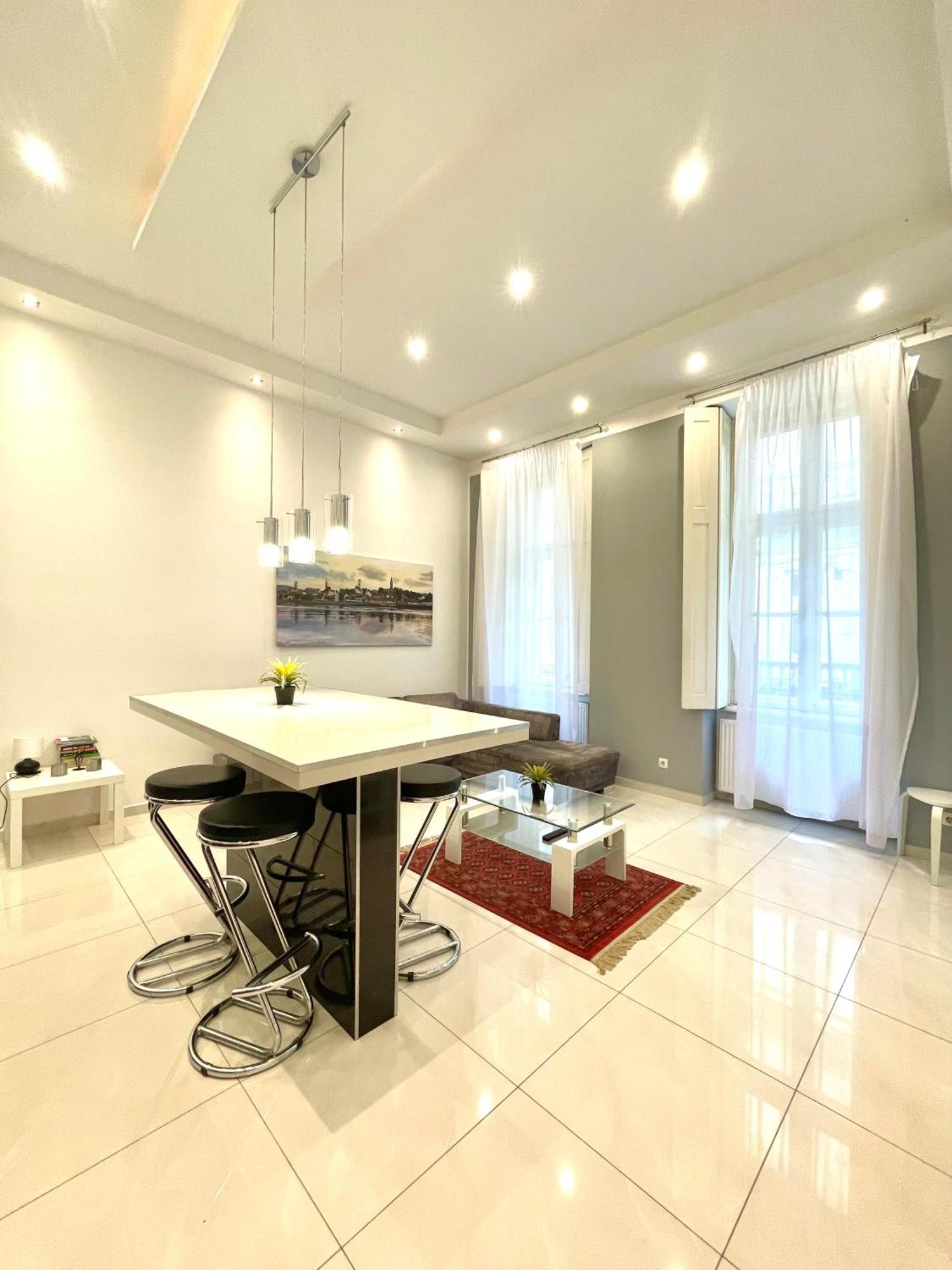 Amazing Swedish 3 Rooms Apartment In The City Center Budapest Extérieur photo