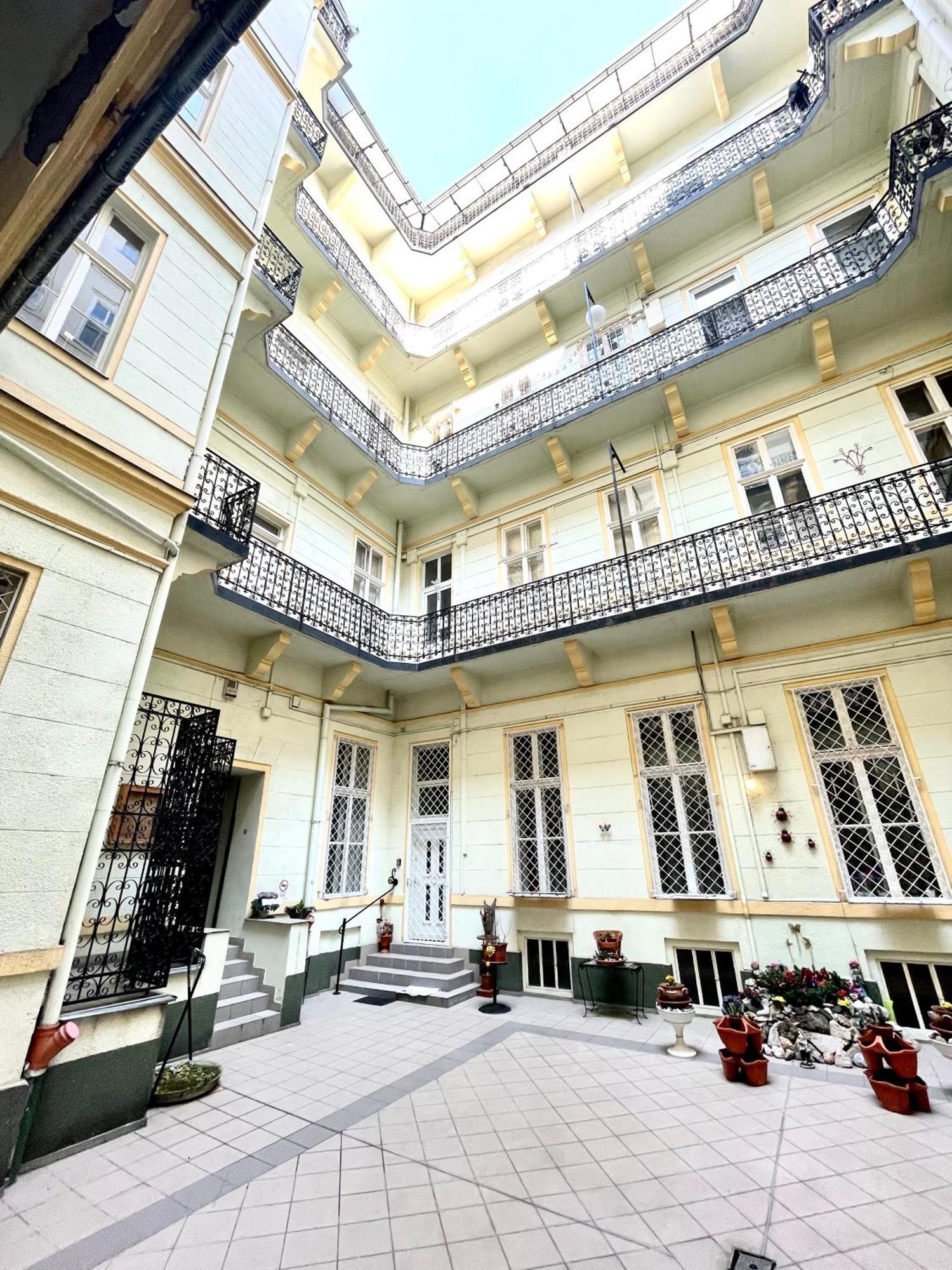 Amazing Swedish 3 Rooms Apartment In The City Center Budapest Extérieur photo
